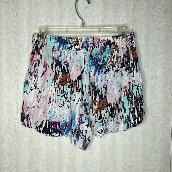 ❤️ FRENCH CONNECTION Women's Isla Ripple Shorts, Day Dream Multi Abstract Print - Picture 4 of 4